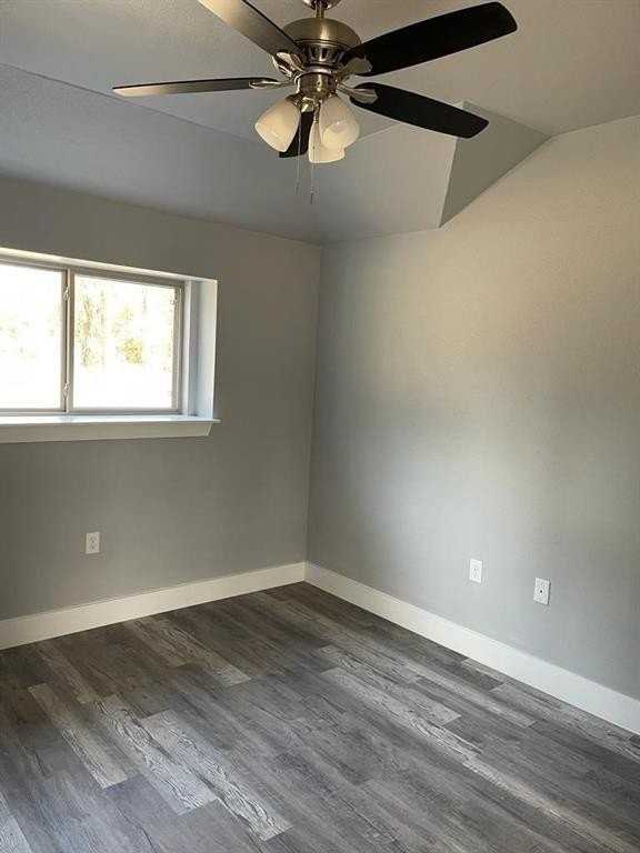 401 W Elm St - Photo 7 of 13