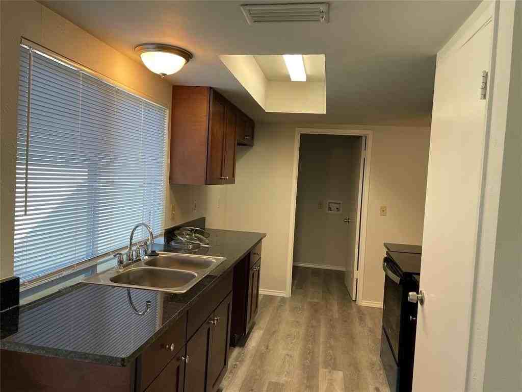 2921 Village Crest Cir - Photo 5 of 14