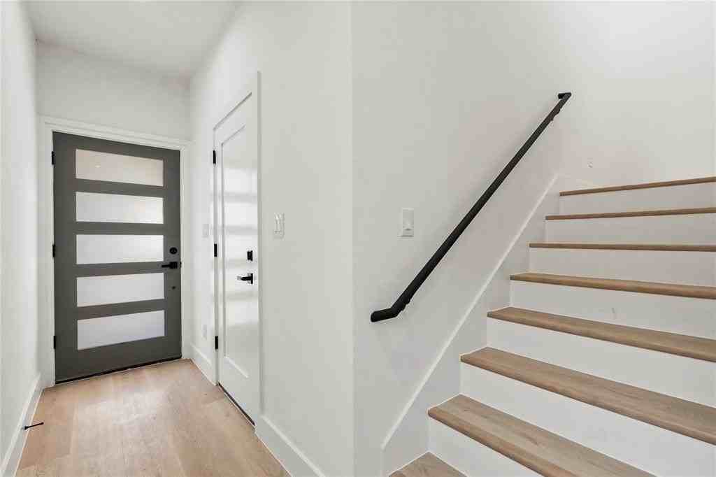 2404 Scott St - Photo 3 of 23