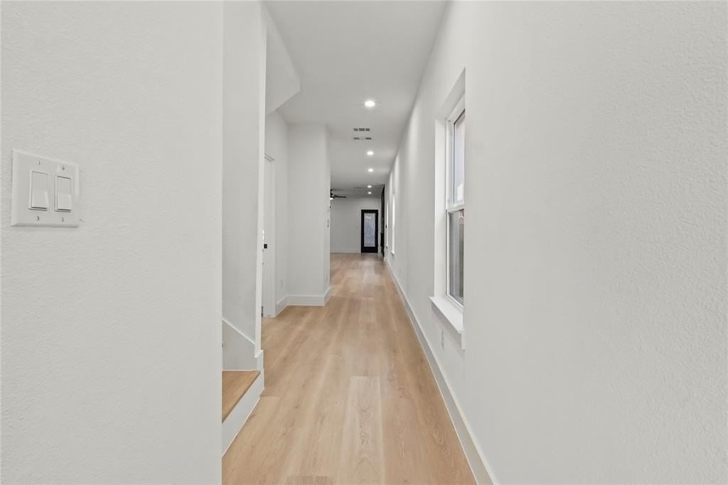 2406 Scott St - Photo 4 of 23