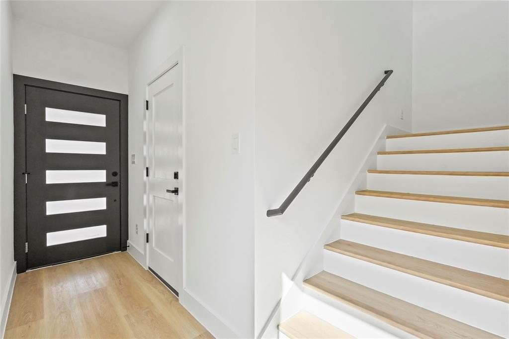 2912 Brigham Ln - Photo 4 of 24