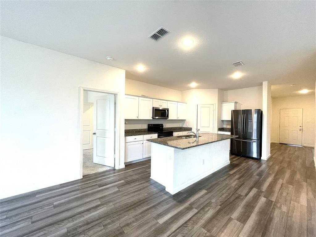 2905 Aspen Dr - Photo 2 of 15