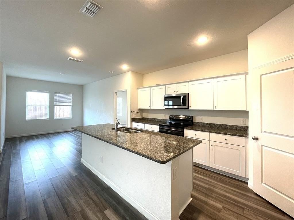 2905 Aspen Dr - Photo 3 of 15