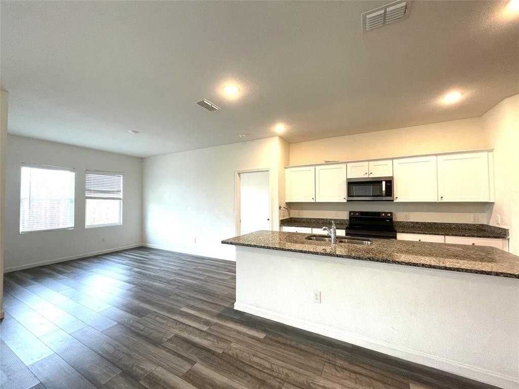 2905 Aspen Dr - Photo 4 of 15