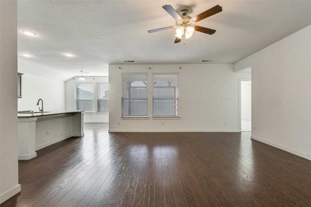 221 Bankhurst Dr - Photo 5 of 12