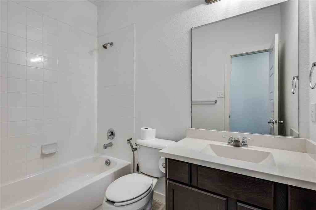 221 Bankhurst Dr - Photo 7 of 12