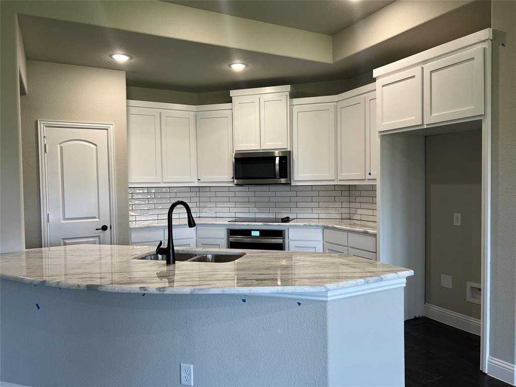 249 Lillian Ln - Photo 4 of 34