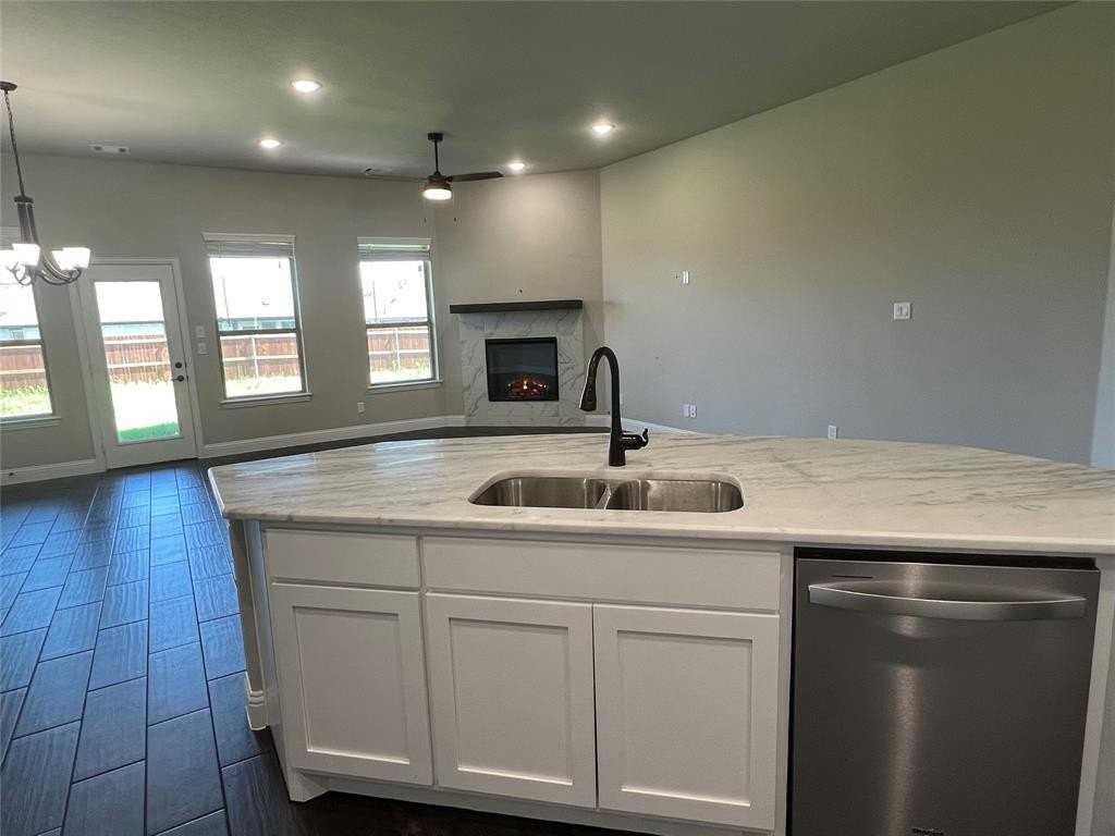 249 Lillian Ln - Photo 7 of 34