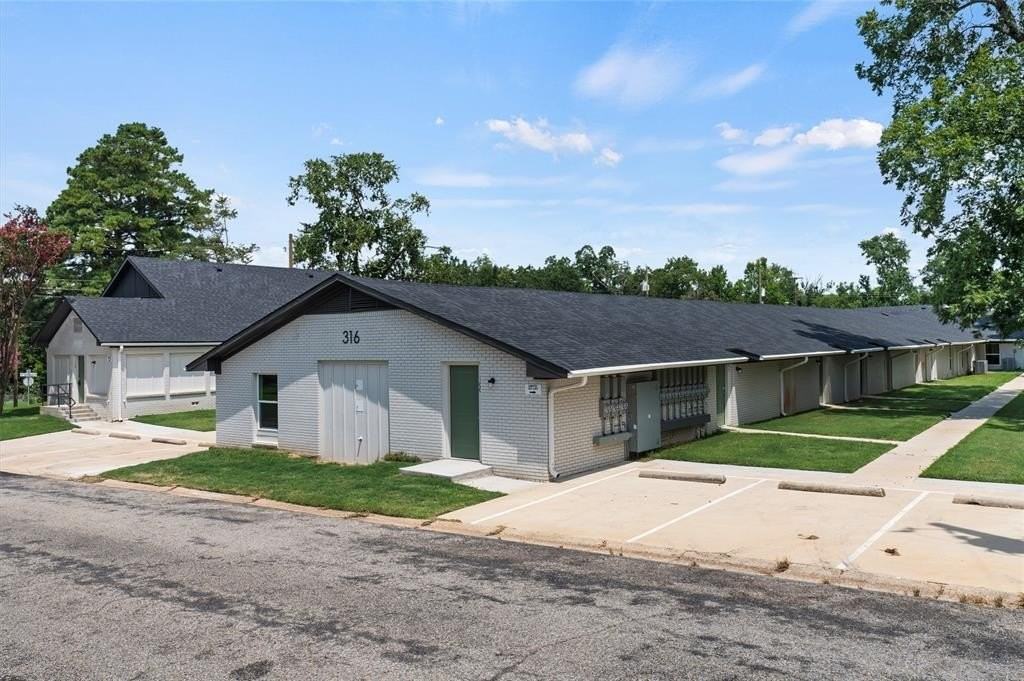 316 W 7th St #110 - Photo 7 of 21