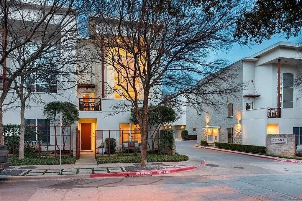 4026 Travis St #E - Photo 2 of 19