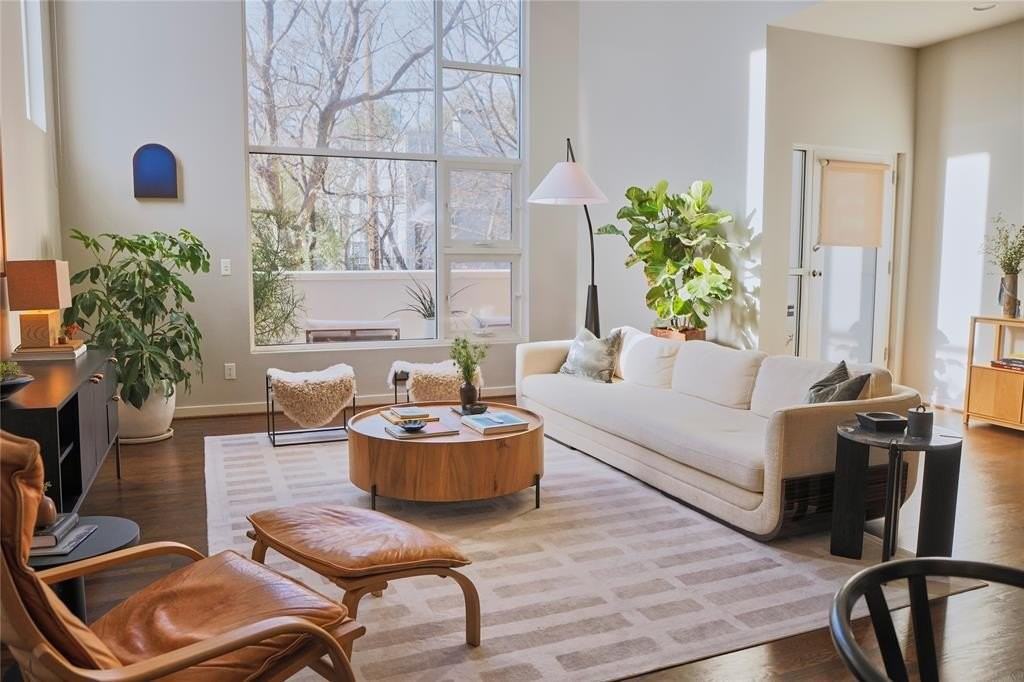 4026 Travis St #E - Photo 5 of 19