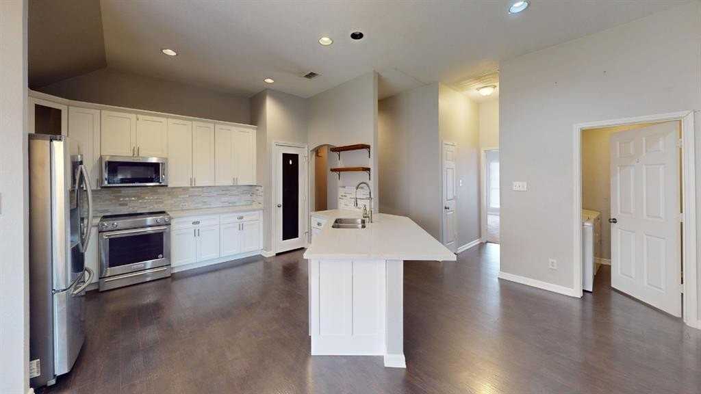 6201 Grantham Dr - Photo 4 of 17