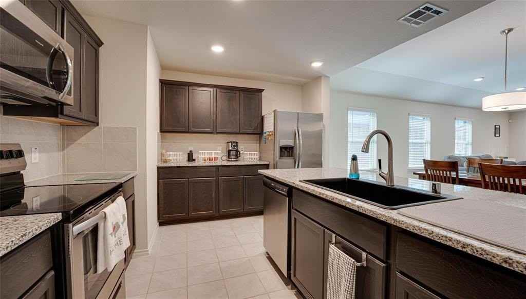 938 Corbitt Ln - Photo 2 of 16