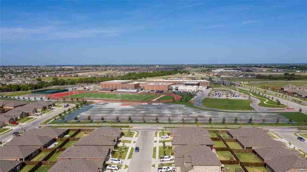 938 Corbitt Ln - Photo 4 of 16