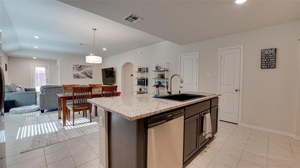 938 Corbitt Ln - Photo 5 of 16