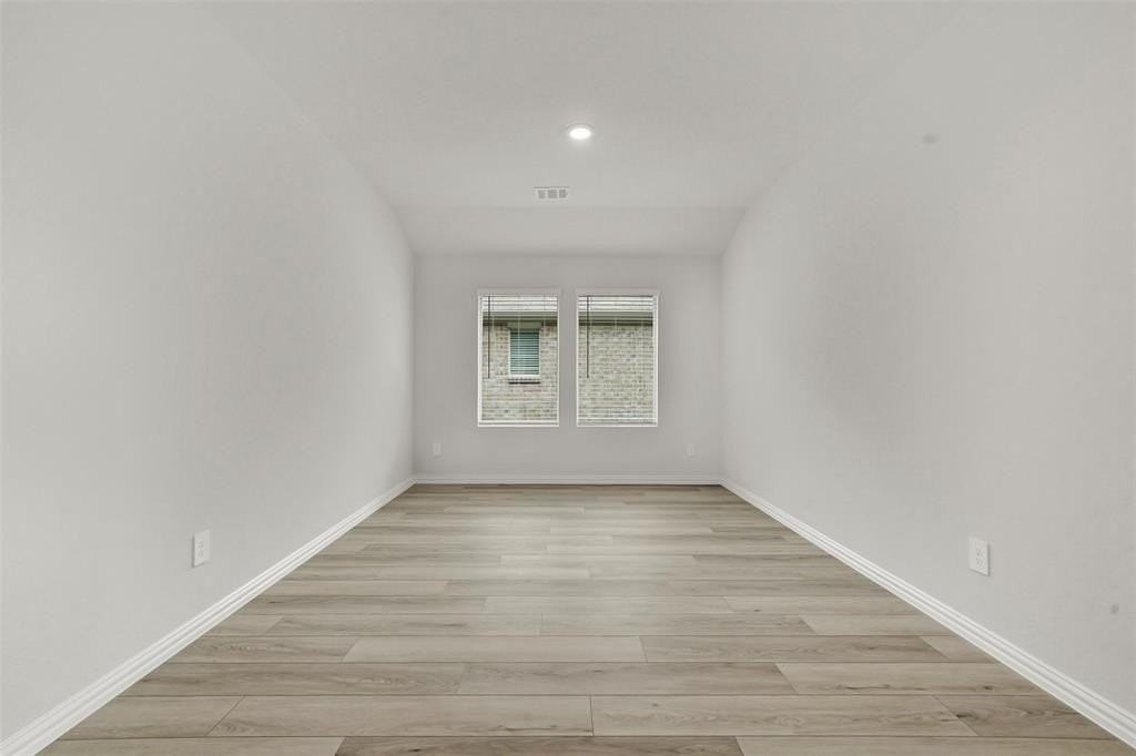 854 Wisteria Ln - Photo 6 of 34