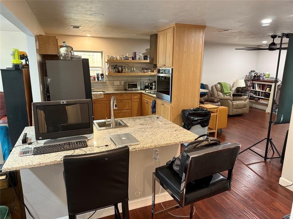 1121 Edgefield Dr - Photo 2 of 15