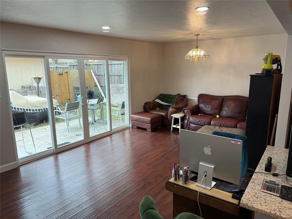 1121 Edgefield Dr - Photo 6 of 15