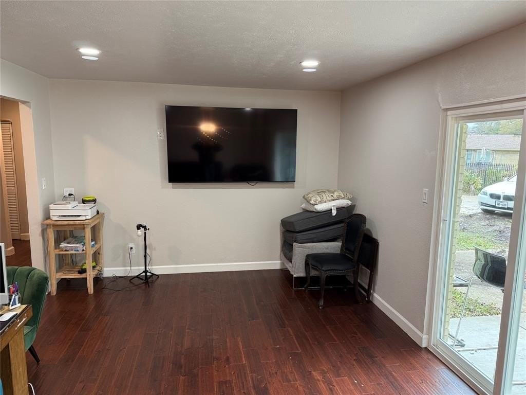 1121 Edgefield Dr - Photo 7 of 15