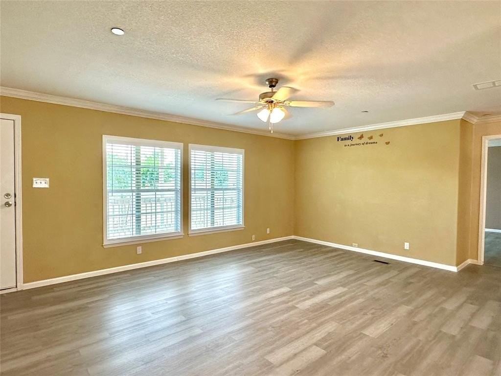 831 Country Club Rd - Photo 4 of 28