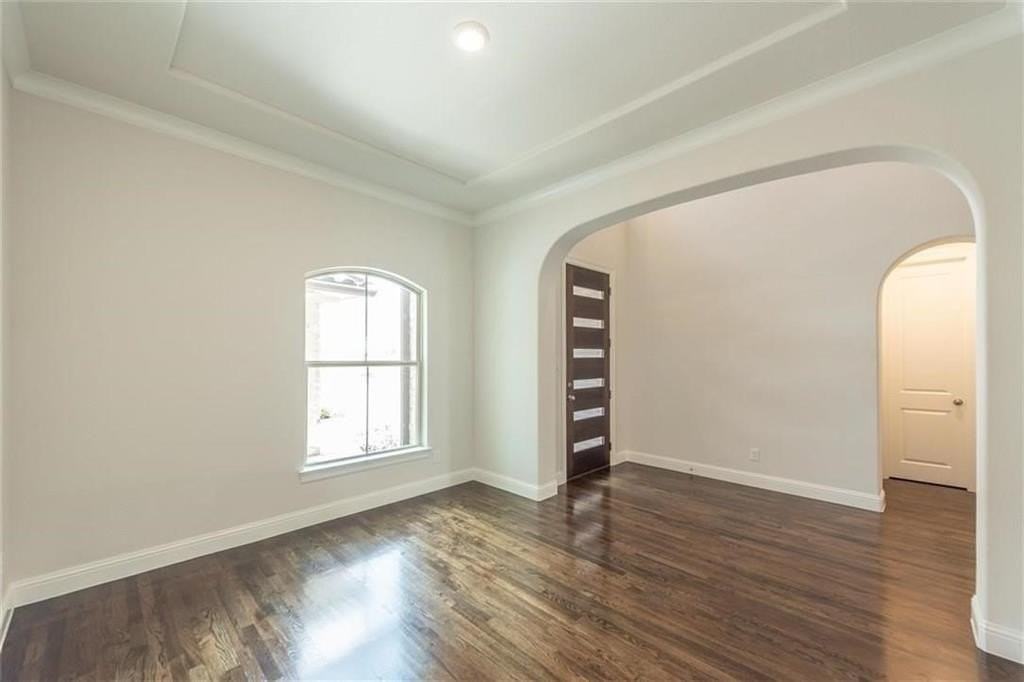 3849 Idlebrook Dr - Photo 4 of 32