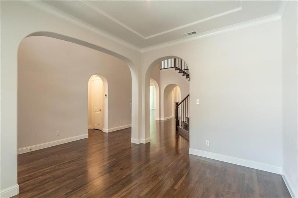 3849 Idlebrook Dr - Photo 5 of 32