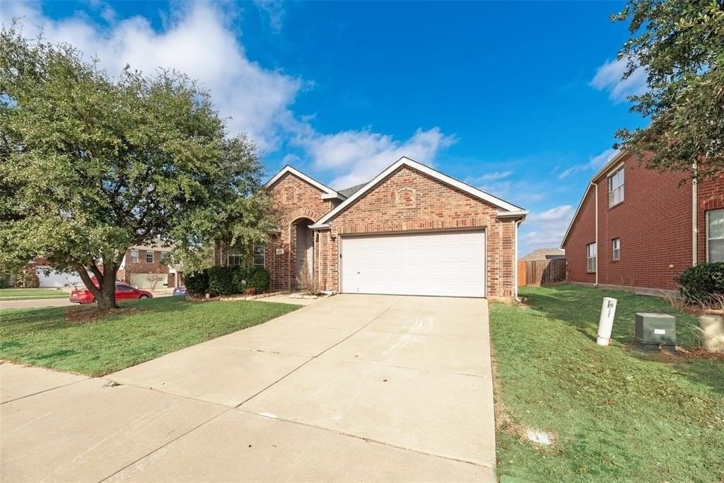 8601 Wagon Trl - Photo 2 of 21