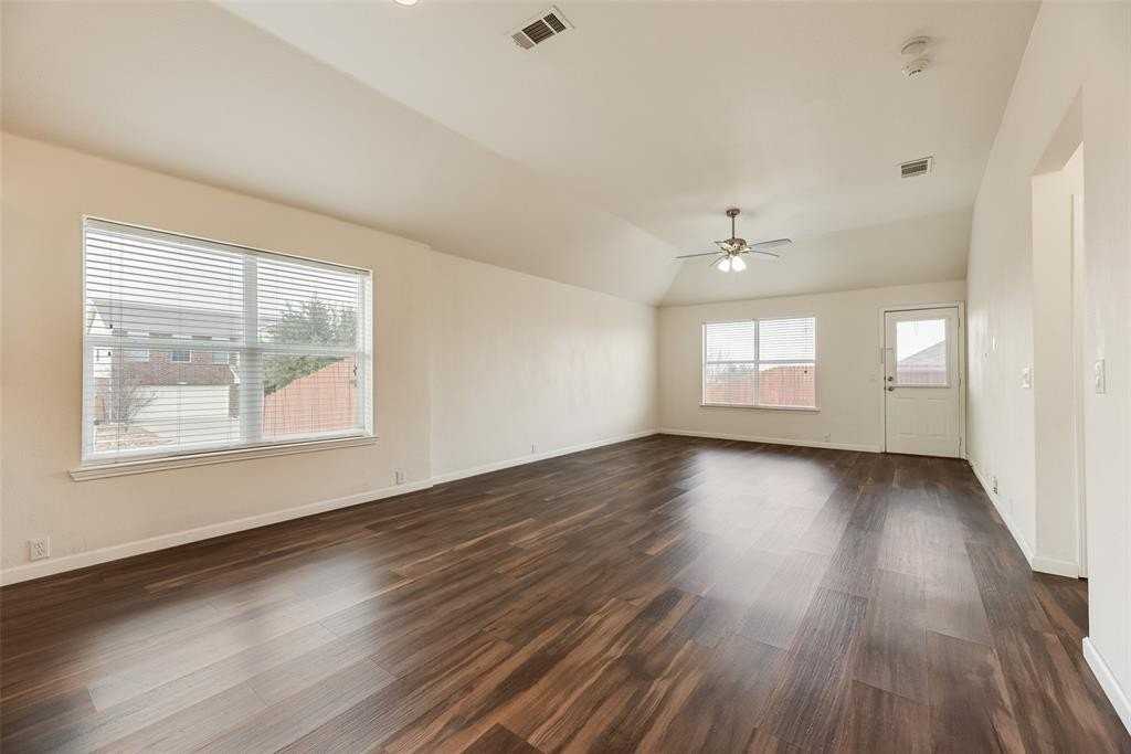 8601 Wagon Trl - Photo 4 of 21