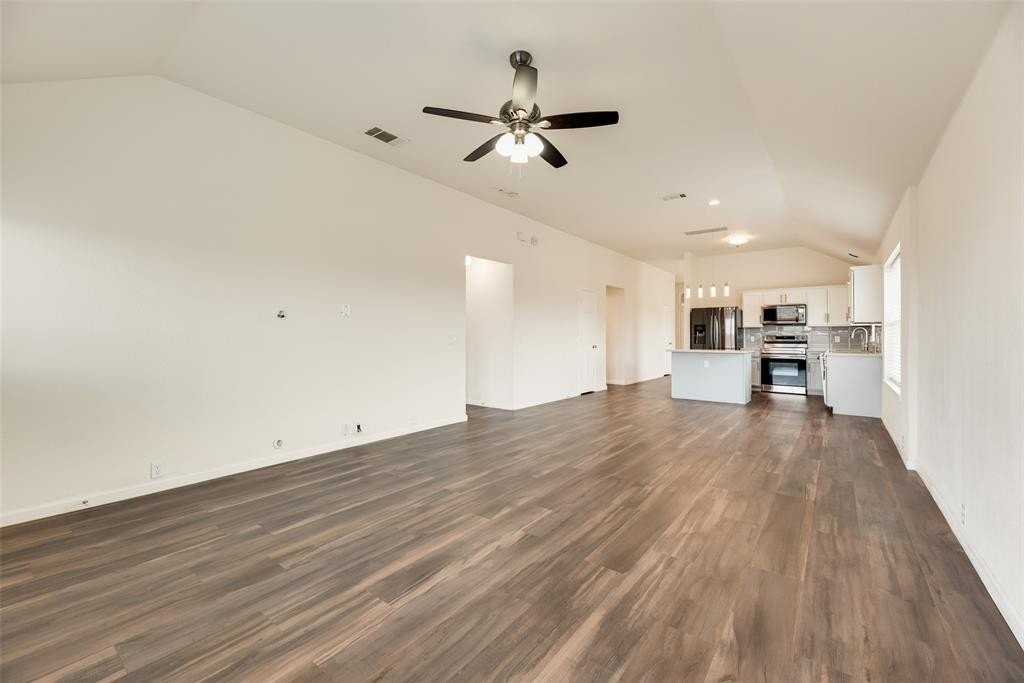 8601 Wagon Trl - Photo 5 of 21