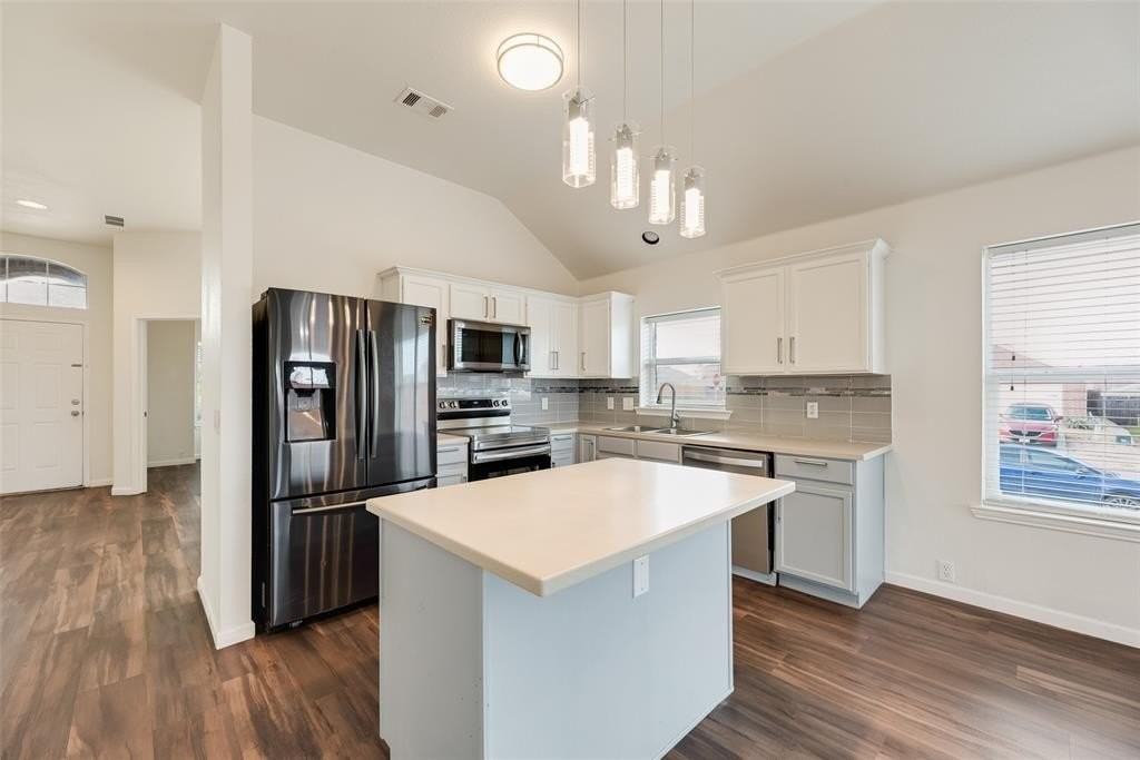 8601 Wagon Trl - Photo 7 of 21