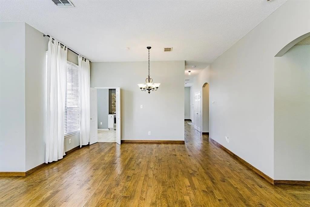 4712 Basil Dr - Photo 5 of 27