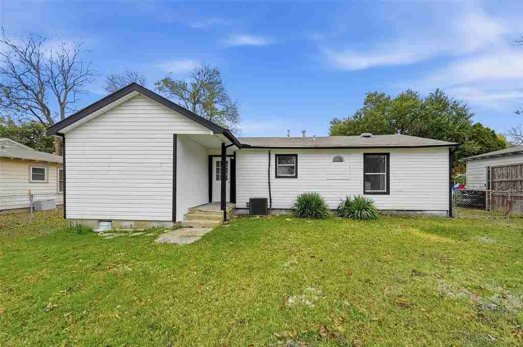 904 21st St - Photo 3 of 18