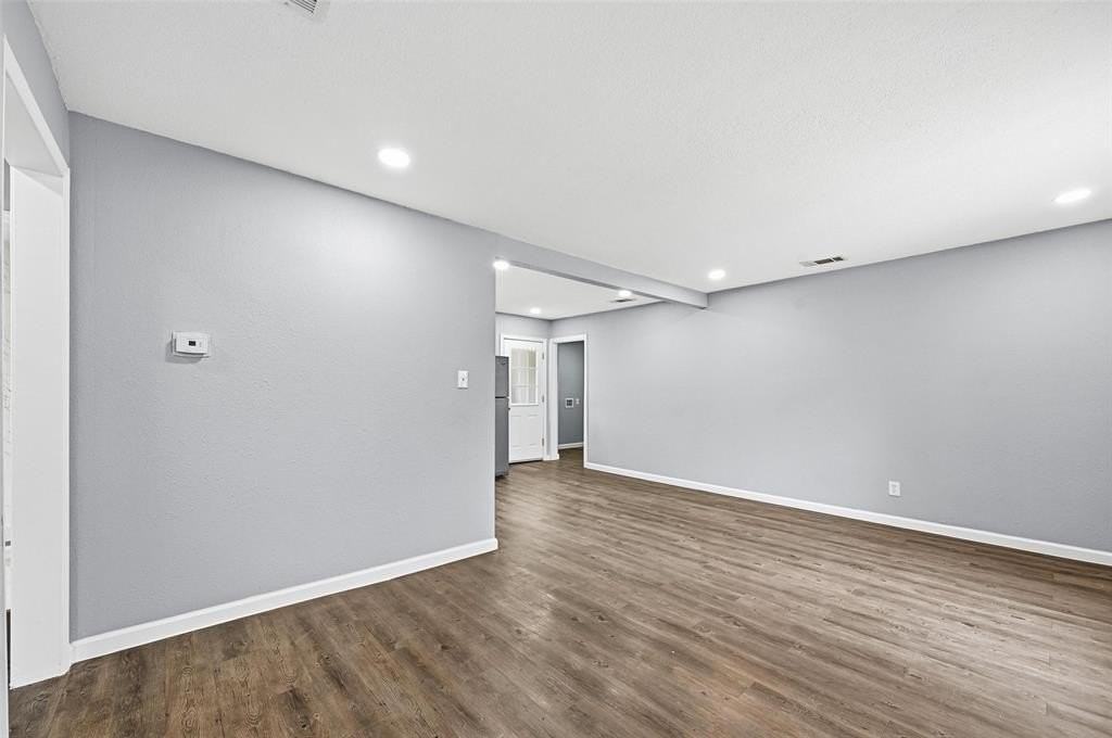 904 21st St - Photo 5 of 18