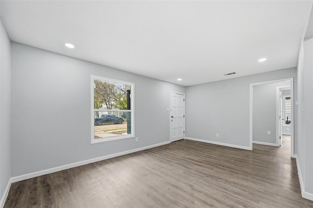 904 21st St - Photo 6 of 18