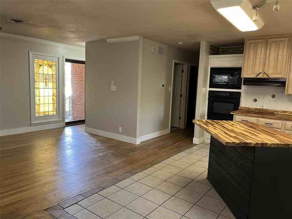 3401 Leith Ave - Photo 2 of 22