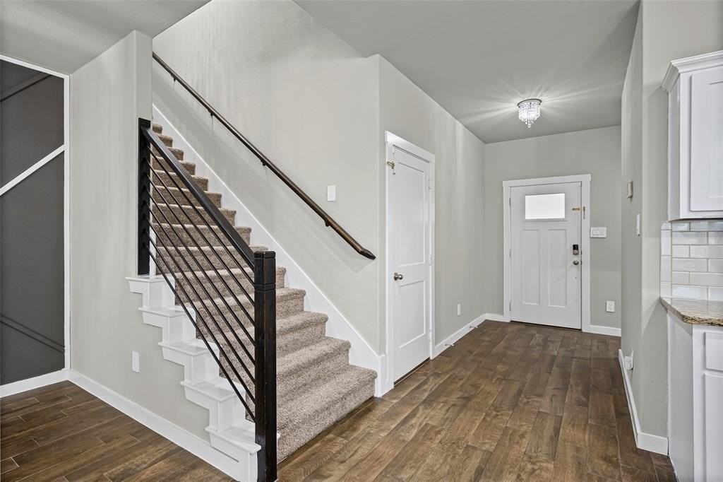 9352 Herringbone Dr - Photo 4 of 31