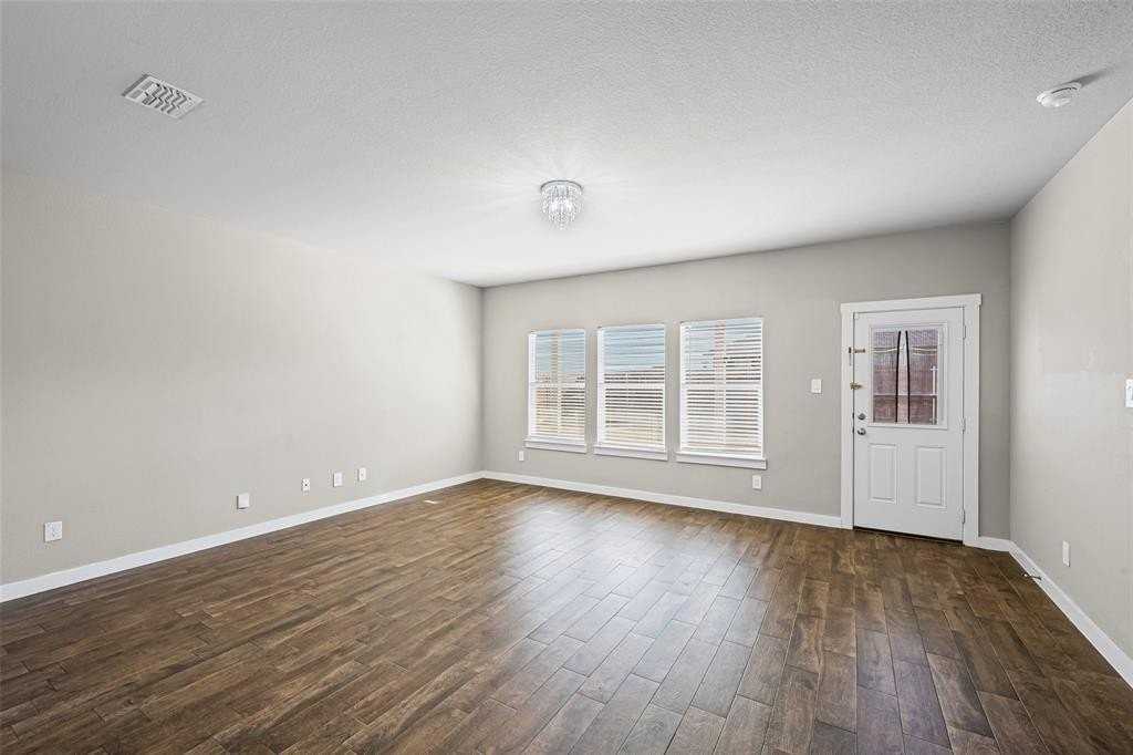 9352 Herringbone Dr - Photo 6 of 31