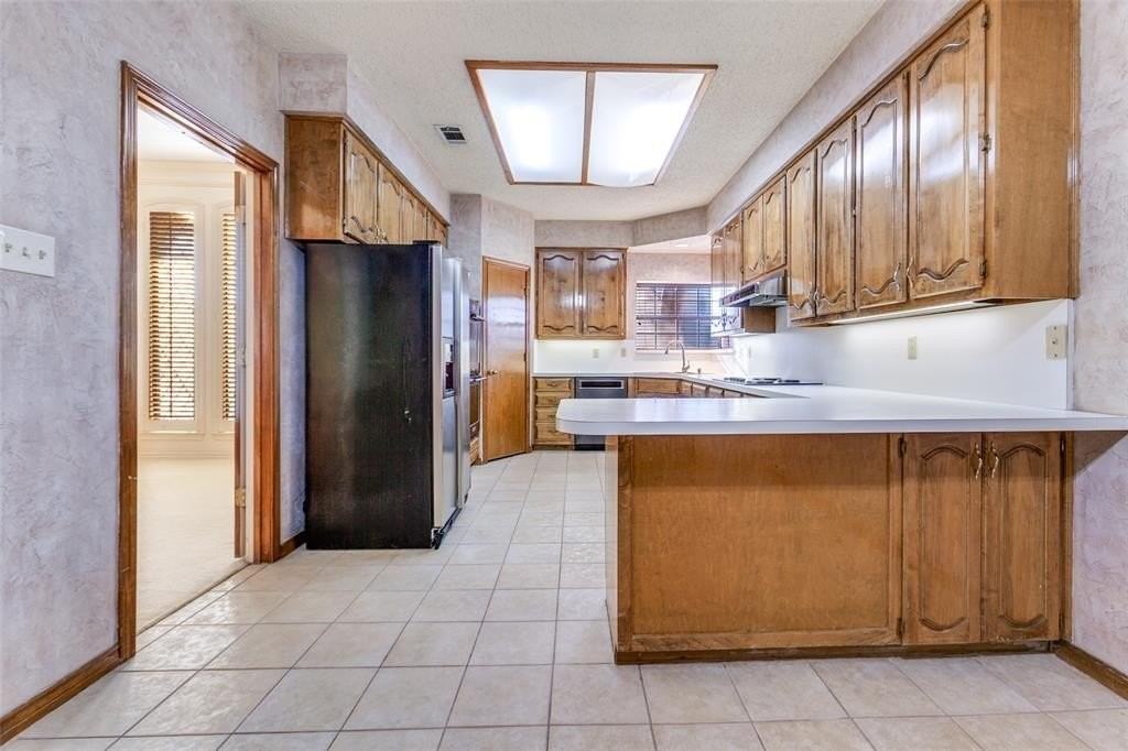 2122 Rolling Oak Ln - Photo 4 of 13