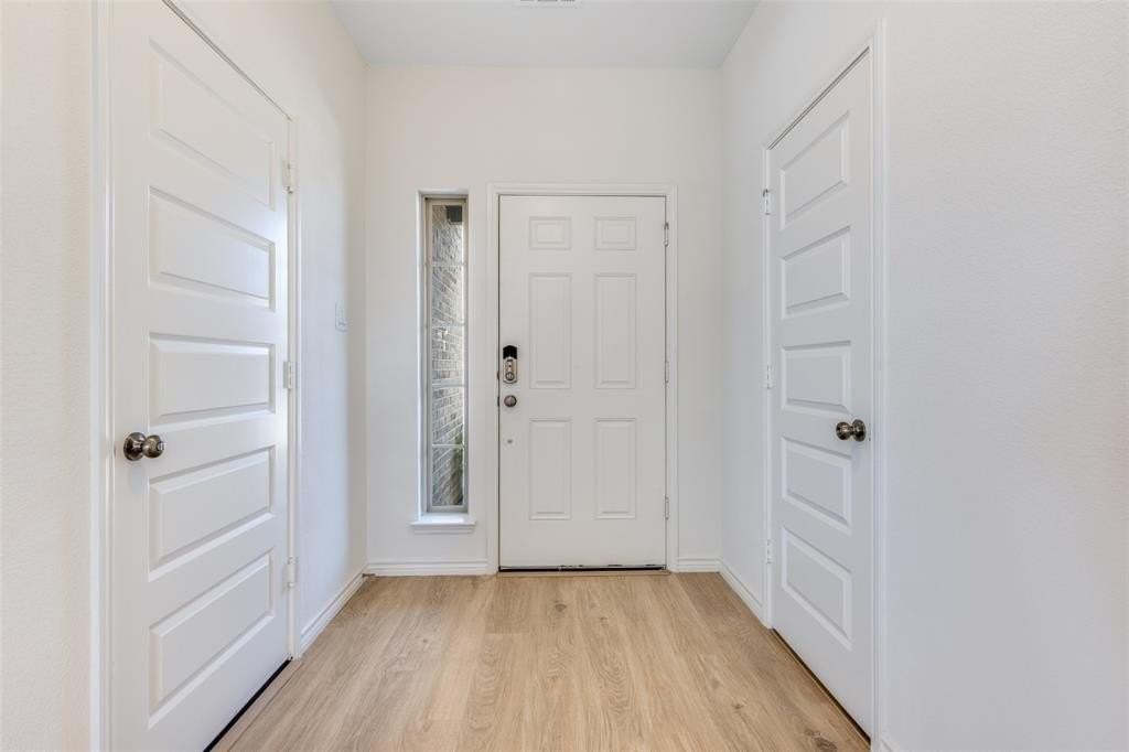 405 Saddle Ln - Photo 4 of 25