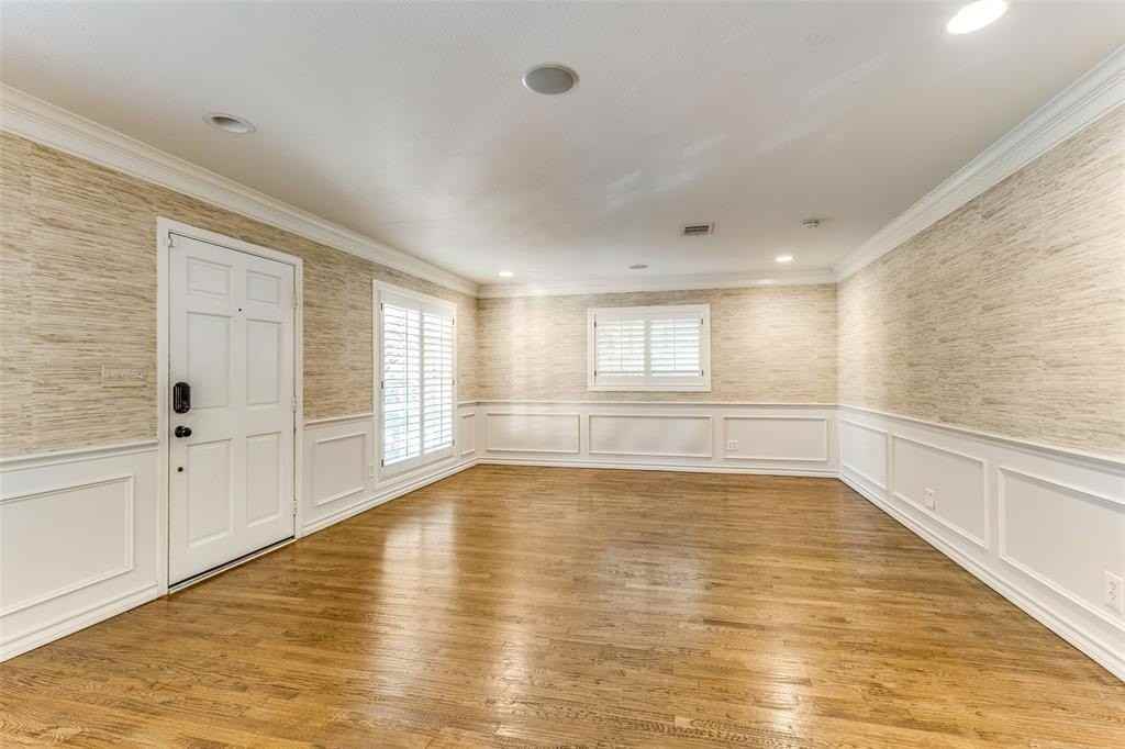 1824 Western Ave - Photo 7 of 40