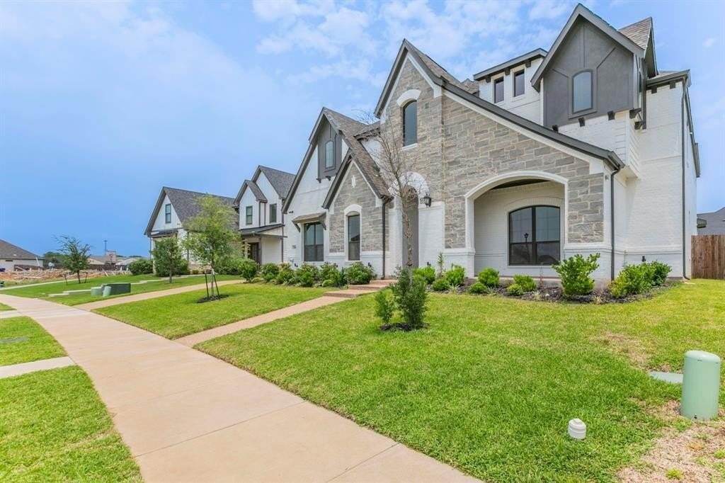 2104 Palafox Dr - Photo 4 of 40