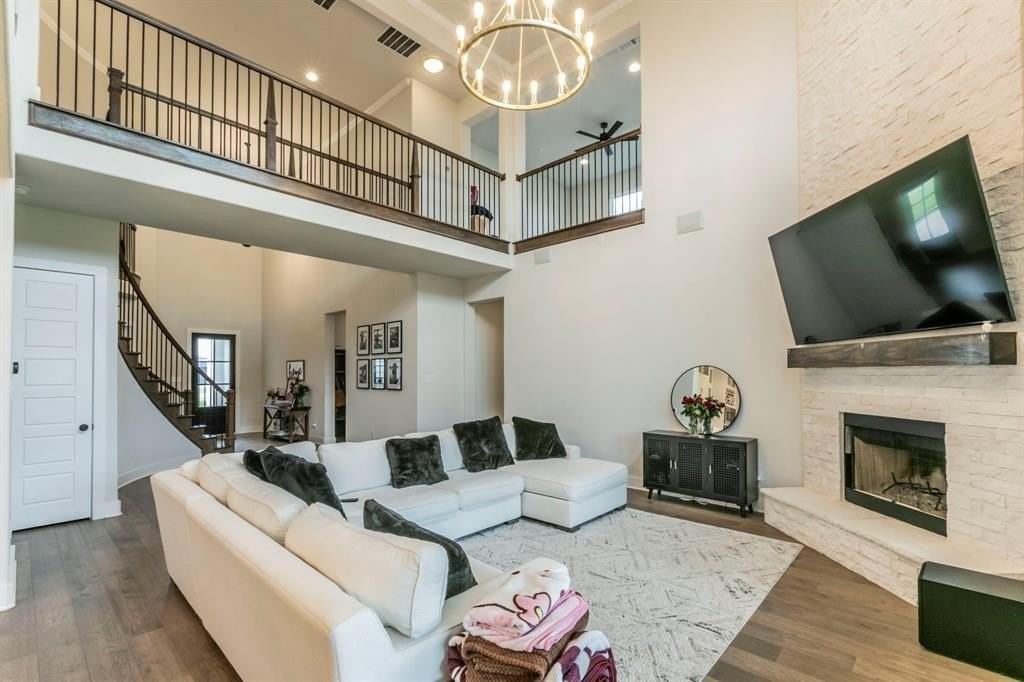 2104 Palafox Dr - Photo 7 of 40