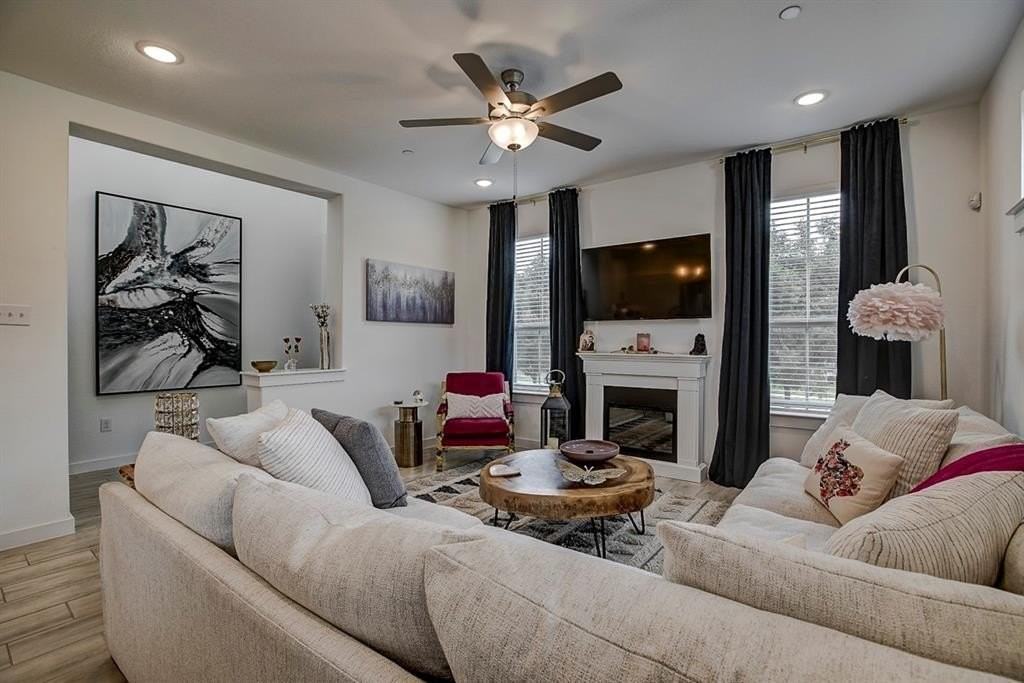 3928 Cresthill Dr - Photo 6 of 34