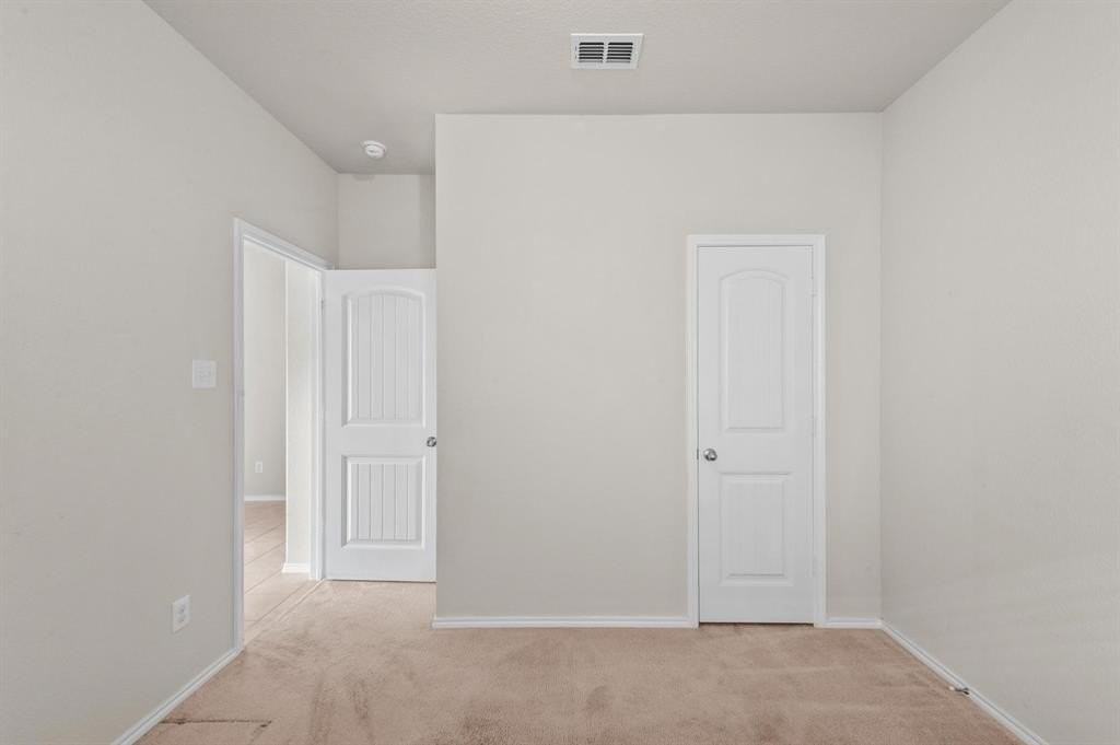 4244 Leeds Dr - Photo 3 of 12