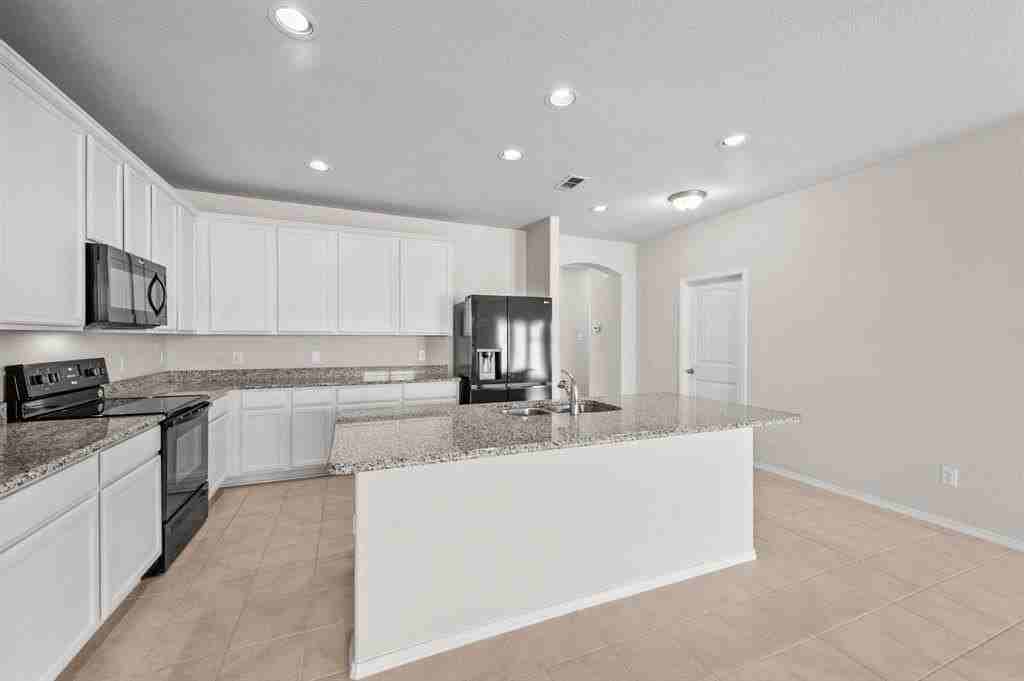 4244 Leeds Dr - Photo 7 of 12