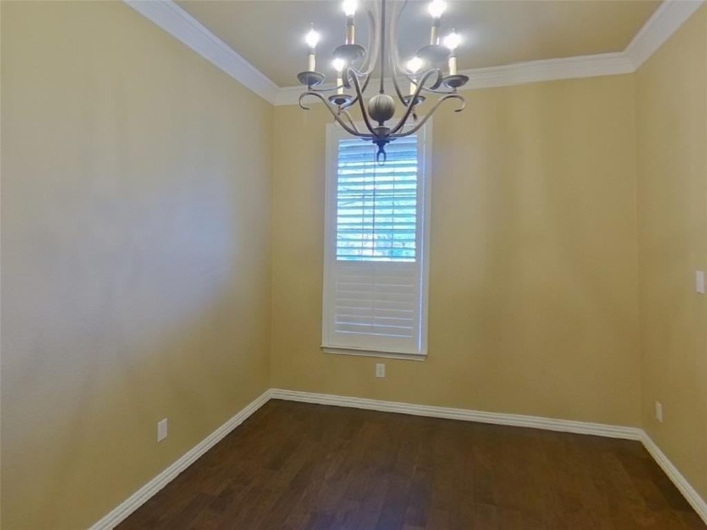 7729 Glencrest Dr - Photo 3 of 27