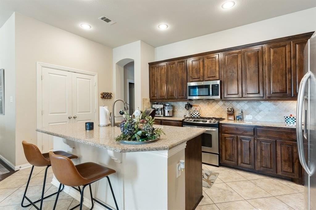 2844 Lacompte Dr - Photo 6 of 34