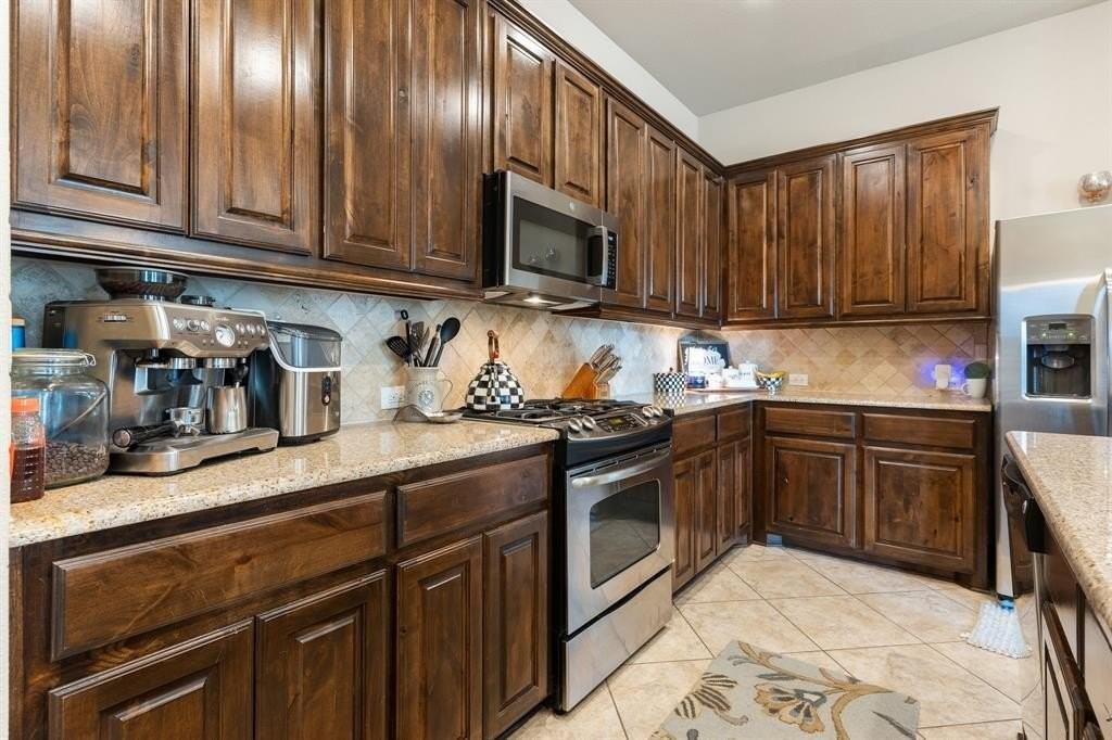 2844 Lacompte Dr - Photo 7 of 34