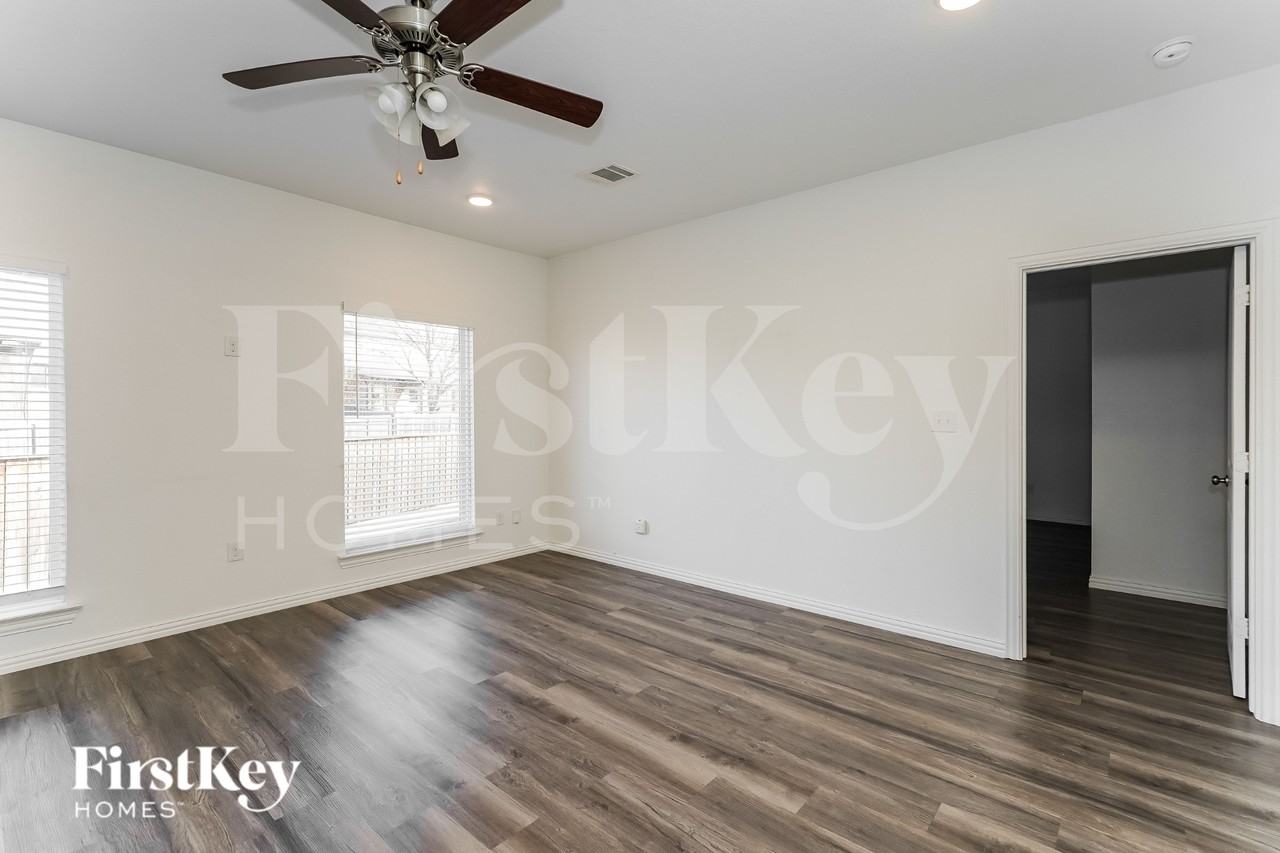 7308 Parkside Place Dr - Photo 4 of 19