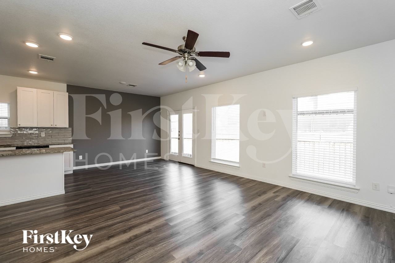 7308 Parkside Place Dr - Photo 5 of 19